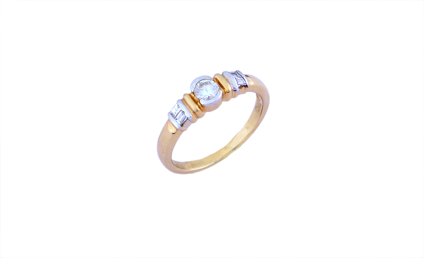 Beautiful 18 Kt Gold  Natural Diamond Ring